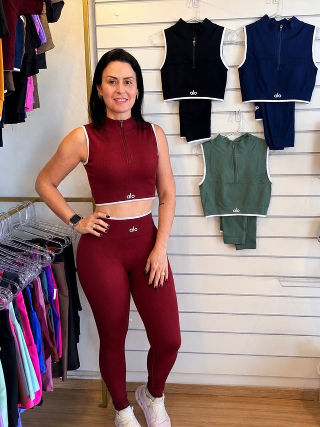 Conjunto fitness vinho, regata com zíper e legging